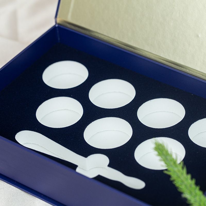 Bentuk persegi panjang Luxury Rigid Magnetic Gift Box Untuk Perfume Packaging Skincare Set Minyak Esensial