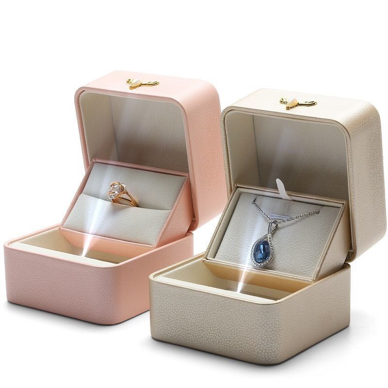End Creative LED Lampu Emisi Cahaya Engagement Ring Display Box Single Ring Pendant Jewelry Box Gift Box PU Kotak Kulit