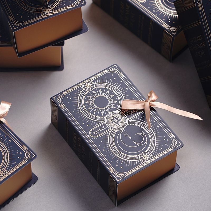 Jenis Buku Magnetic Clousre Paper Packaging Box Hadiah Dengan Ribbon Custom Logo Diterbitkan