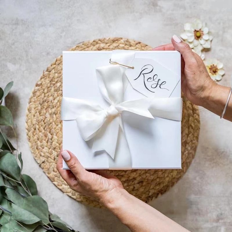 Custom Magnetic Closure White Cardboard Gift Box Untuk Hari Ibu Hari Valentine